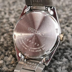 Seiko SOLAR-klocka, blå urtavla, ljusgrå visare, E/F-dagarsdatum, rostfritt stålarmband bild 8