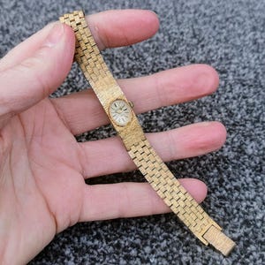 Vintage Accurist Swiss Made Watch, 17 Jewels, Oval Dial, Gold-Plated Bracelet, Perfect Mum, Daughter, Grandma Gift Idea!