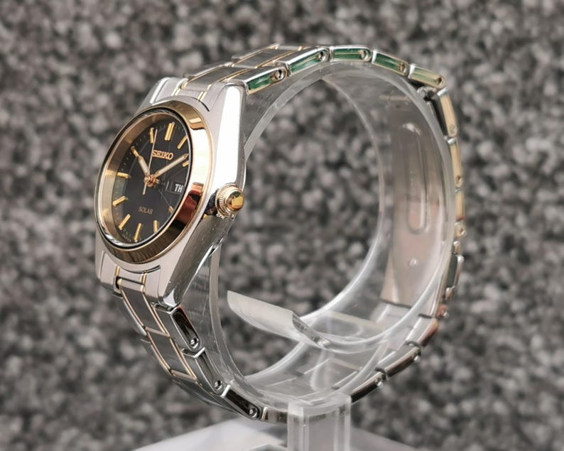 Seiko SOLAR-klocka, blå urtavla, ljusgrå visare, E/F-dagarsdatum, rostfritt stålarmband bild 15