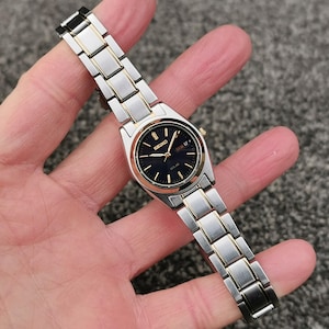 Seiko SOLAR-klocka, blå urtavla, ljusgrå visare, E/F-dagarsdatum, rostfritt stålarmband bild 3