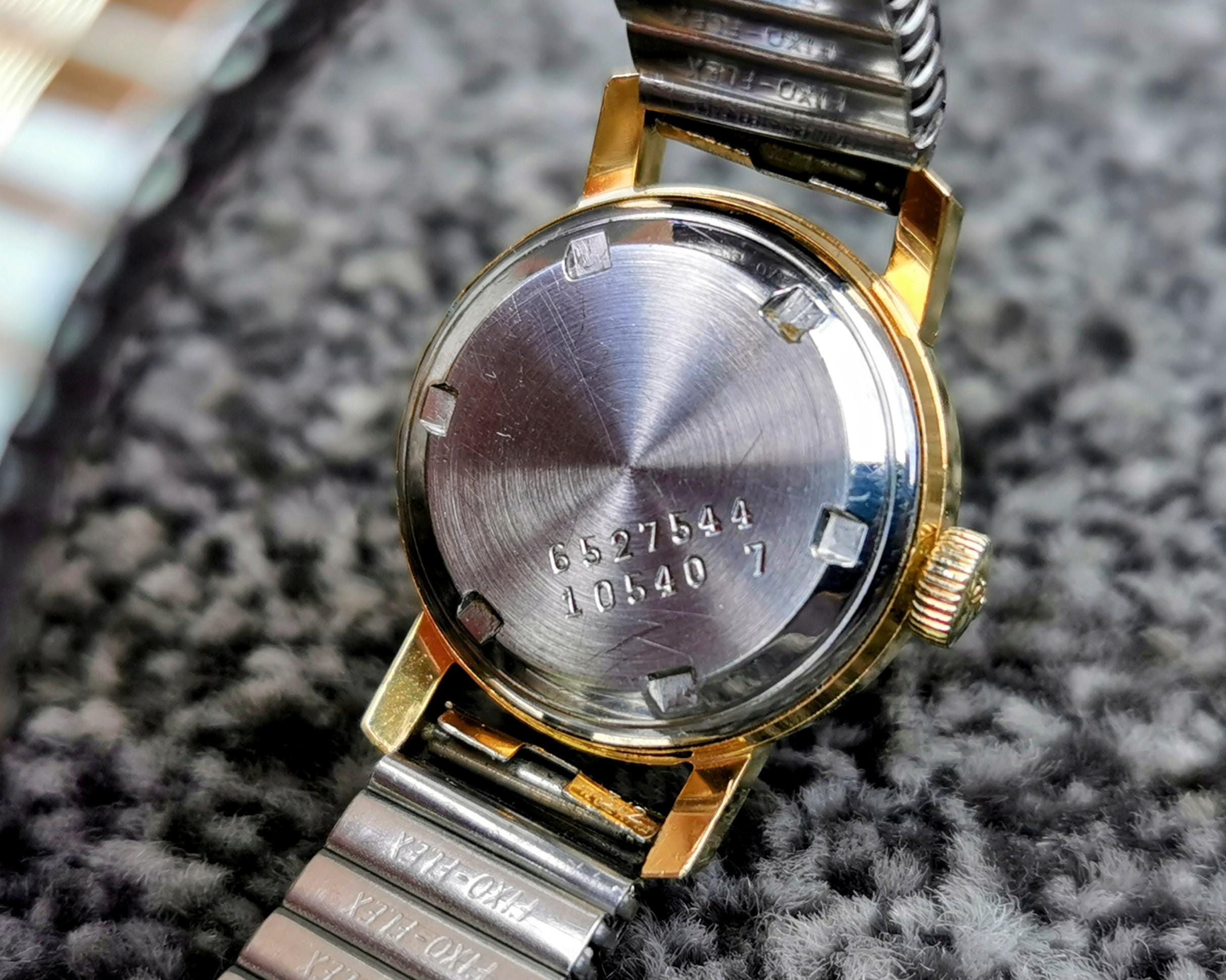 DOXA 手巻き腕時計 スイス製 ビンテージ シルバー ラウンドフェイス ヴィンテージ DOXA スイス製自動巻き腕時計、ラウンド型シルバー文字盤