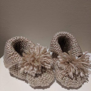beige newborn booties, coming home outfit, Gender Neutral Baby Clothes, cream unisex clothing, knitted Infant Boots, handmade baby shoes
