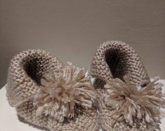 beige newborn booties, coming home outfit, Gender Neutral Baby Clothes, cream unisex clothing, knitted Infant Boots, handmade baby shoes