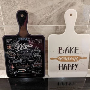 Faites cuire quelqu'un de heureux et le menu du jour dessous de plat en céramique, pendaison de crémaillère, cadeau d'anniversaire, articles ménagers, cadeau de chef