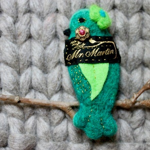 Green Bird Needle Felted Pin, Green Needle Felted Bird, Green Bird Pin, Needle Felted Bird, Wool Bird Pin,Wool Bird, Green Bird, Felted Bird