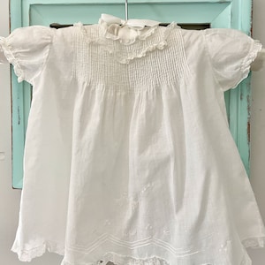 Vintage 1950&#39;s Baby Dress - Pleated - Lace Trim - Puffy Sleeves - Scallop Lace Hem - 2 Vintage Buttons - Can be displayed on puffy hanger