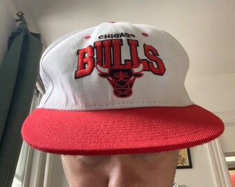 Chicago Bulls Hat White and Red NBA Merch Snapback