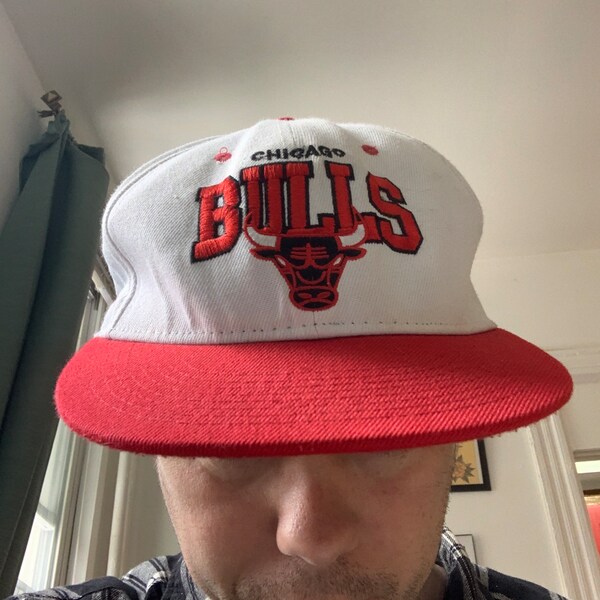 Casquette snapback blanche et rouge des Chicago Bulls de la NBA