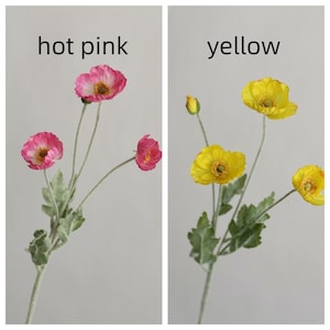 Peut inclure: Deux tiges de fleurs de pavot artificielles, l'une avec des fleurs rose vif et l'autre avec des fleurs jaunes. Les deux tiges ont des feuilles vertes.