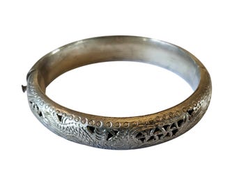 Vintage Silver Plate Embossed & Reticulated Hinged Bangle Bracelet