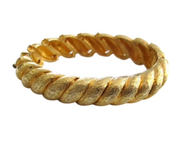 お手軽価格で贈りやすい Vintage Jomaz Bracelet Bangle Hinged Rhinestone & Tone Gold アクセサリー