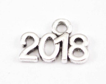16 Silver 2018 Charms, 9mm x 13mm, Year Charms, New Year, b53