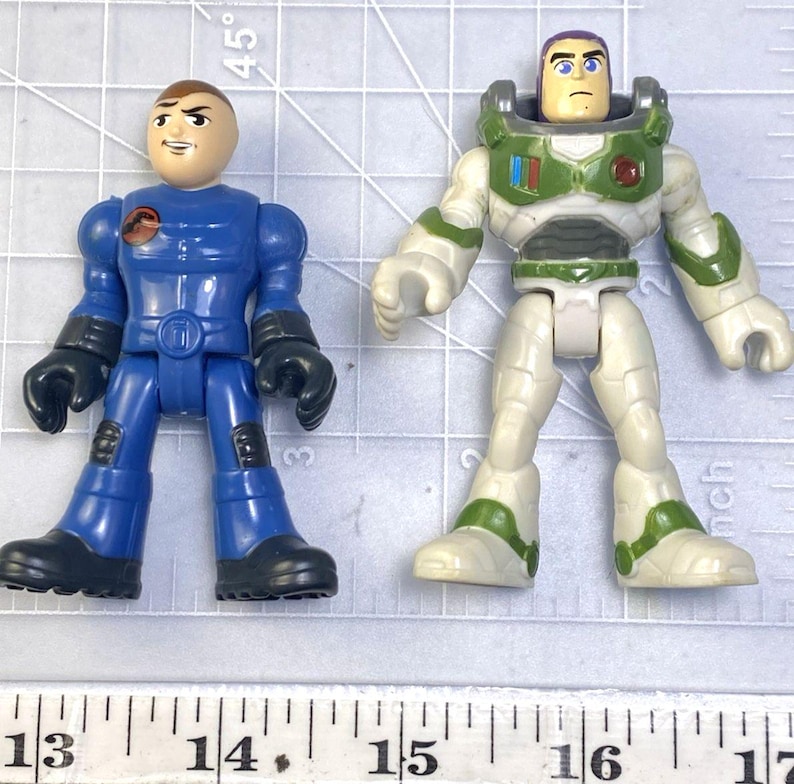 Figuras de ação Fisher-Price Imaginext Buzz Lightyear e Funcionário do Parque Jurássico (somente as figuras) imagem 1