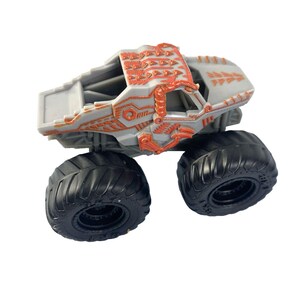 Lot 2 Monster Trucks Grave Digger & ThunderROARus Plastic 1:64 3" image 5