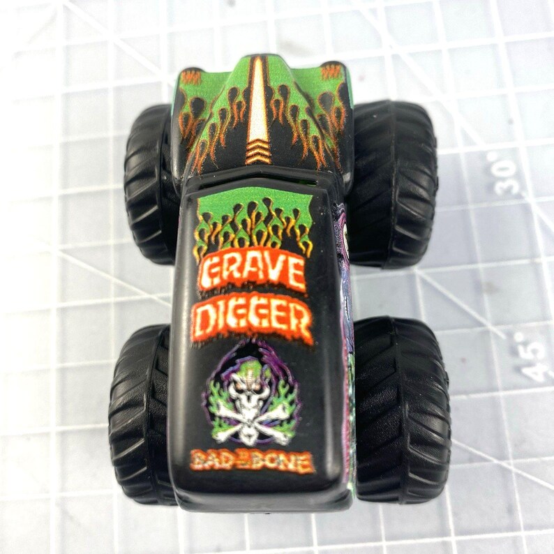 Lot 2 Monster Trucks Grave Digger & ThunderROARus Plastic 1:64 3" image 4