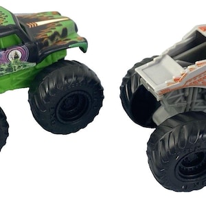 Lot 2 Monster Trucks Grave Digger & ThunderROARus Plastic 1:64 3" image 2