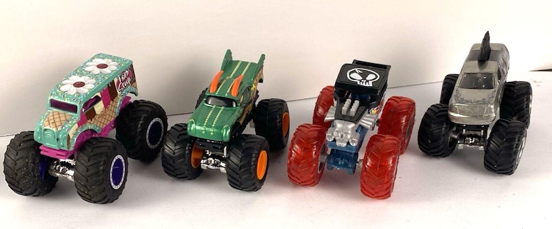 Hot Wheels Monster Jam Trucks Lot of 4 Diecast 4" Bild 1