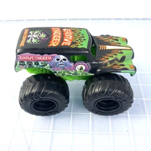 Lot 2 Monster Trucks Grave Digger & ThunderROARus Plastic 1:64 3" image 3
