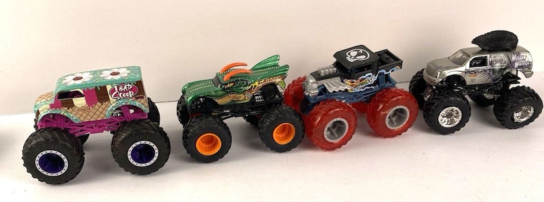 Hot Wheels Monster Jam Trucks Lot of 4 Diecast 4" Bild 2