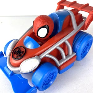Spidey Webbed Wheelie 6" Pull Back & Go Vehicle Spidey and his Amazing Friends image 2