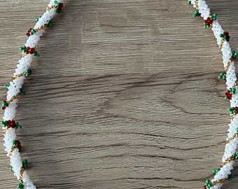 Beaded Rose Necklace (21 inches)
