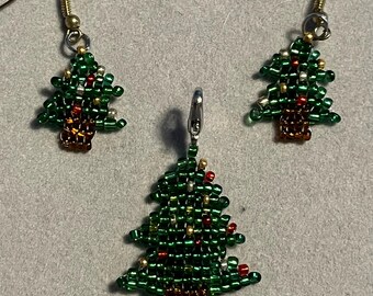 Beaded Christmas tree earrings and pendant set.