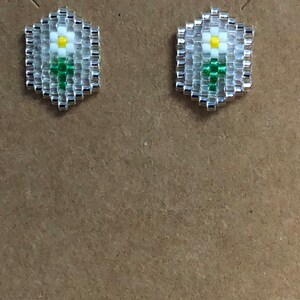 Crystal Flower Stud Earring.(White.)
