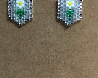 Crystal Flower Stud Earring.(White.)