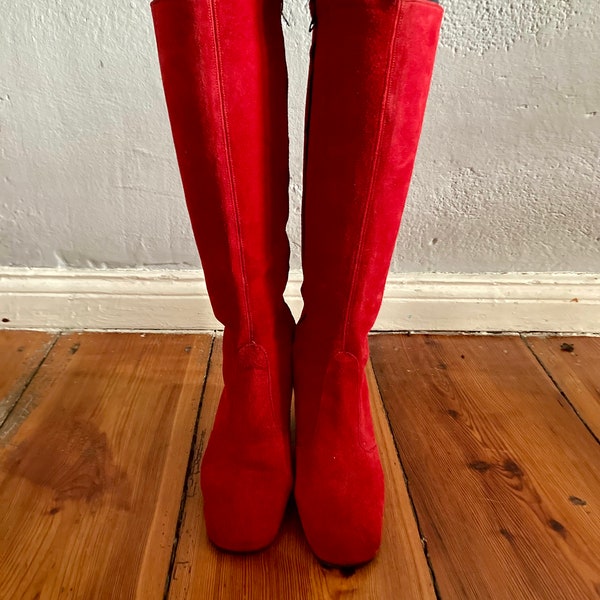 Vintage 1960s suede red go go boots