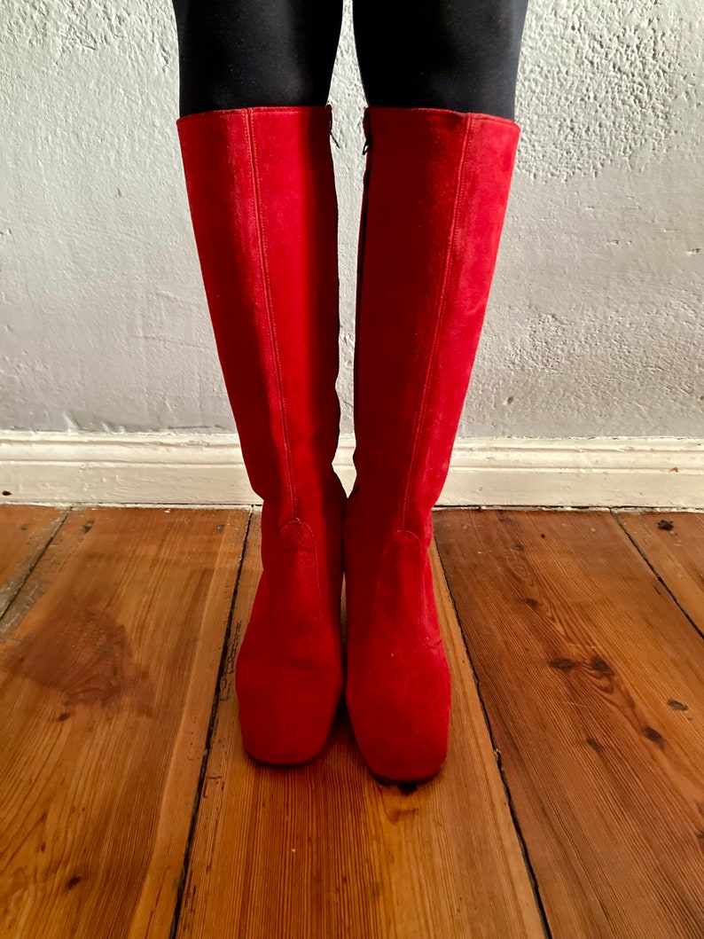 Vintage 1960s suede red go go boots Bild 1