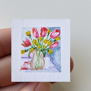 Aquarelle originale, Fleurs dans le vase, Pas une impression, Mini tulipes minuscules, fleurs de pissenlit sur une table, Art miniature, 4,2 cm/1,65 po.