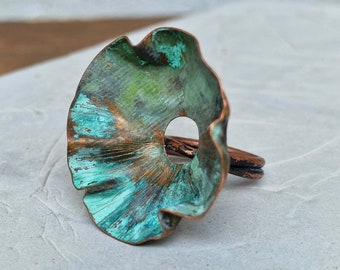 Large Copper Flower Ring, Hand hammered oxodized/aged copper statement ring, Malachite patina Hand forged ring, Rustic artisan large ring