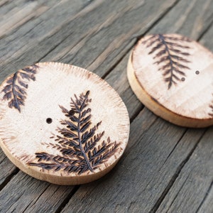 Wood burned buttons, Wooden rustic floral Leaf/ Fern round circle slice button, Pyrography Set of 2 handcrafted 2.5cm/1&quot; craft supply
