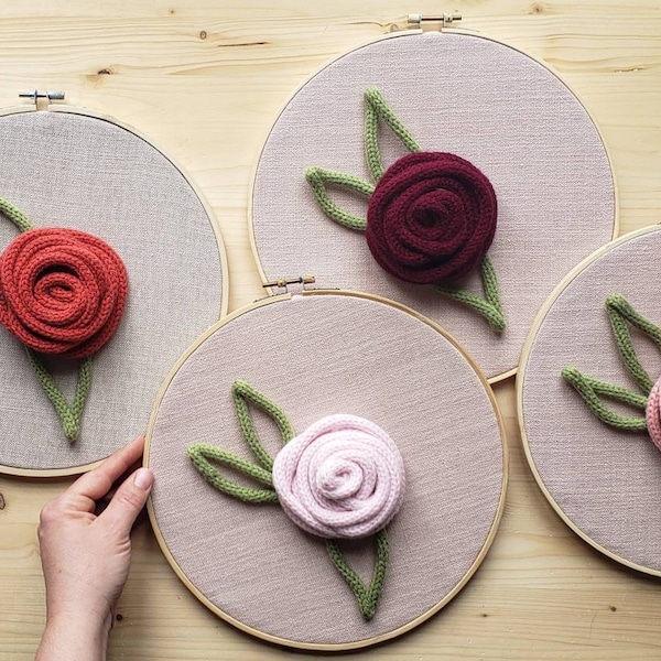 Décoration murale - Cercle à broder - Rose en tricotin
