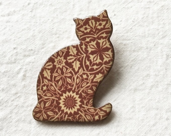 Ceramic ginger cat brooch, William Morris Design, Mother's Day Gift. Lightweight and easy to wear. 42mm tall (almost 1 3/4 inches)