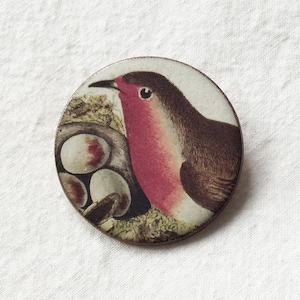 Red Robin handmade ceramic brooch, 39mm diameter, Bird Watcher Gift, Robin Pin, Christmas gift.