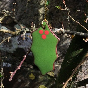 Set van 3 keramiek, handgeschilderd, hulstbladversieringen, kerstversiering, handgemaakte decoratie, hulstblad, handgemaakt in het Verenigd Koninkrijk.