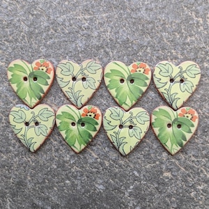 Conjunto de 8 botões florais de cerâmica, médios, em formato de coração, de 21 mm (7/8 pol.), laváveis e leves. Feito à mão no Reino Unido.