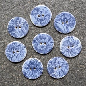 青い花柄セラミックボタン8個セット、直径29mm（1インチ）。ハンドメイド、洗濯可能、軽量。裁縫、編み物