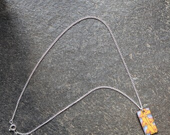 18インチのシルバーメッキチェーンに施された、ハンドメイドの陶器製