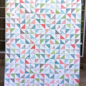 Eyeshadow Quilt Pattern PDF, Modern Quilt Pattern, Baby, Throw, Twin, Queen King, Fat Quarter and Layer Cake Friendly Easy Beginner Quilt