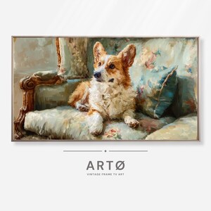 Pode incluir: Pintura emoldurada de um cão Corgi em um sofá floral. O cão tem pelo marrom e branco e está olhando para a esquerda. O sofá tem um padrão floral azul e verde. A moldura é dourada. O texto "ARTØ VINTAGE FRAME TV ART" está na parte inferior.
