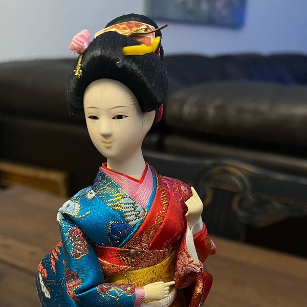Vintage Japanese Geisha doll.