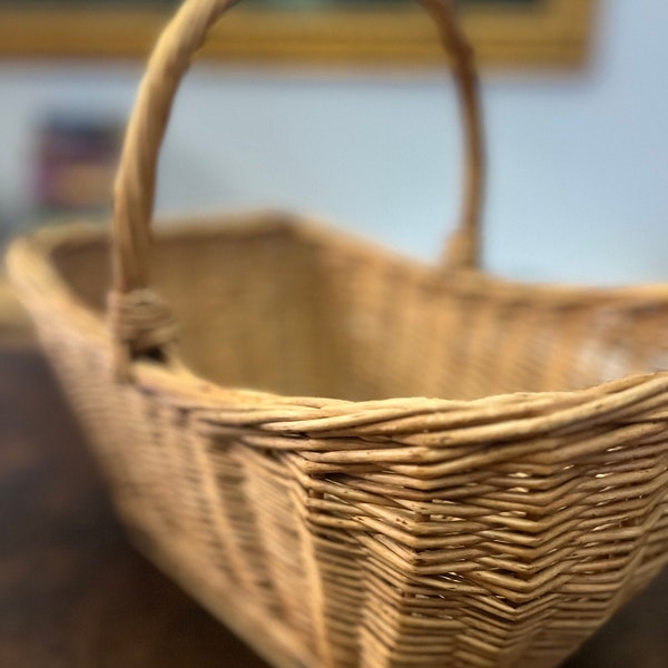 Vintage Wicker Basket with handle, market basket. Handmade in Yugoslavia. Excellent condition. 16.5x14 inches.
