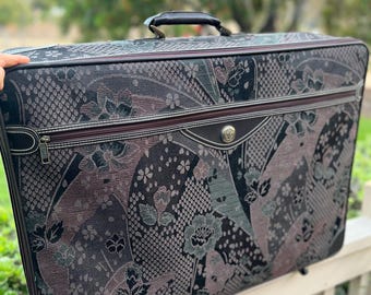 Vintage Floral tapestry Travelers Club Luggage set of 5 pieces. see description.