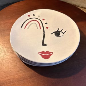 HD Designs Outdoors Set of Four Abstract Face Design Plates Melamine Material Appetizers/Snack Plates, 6.6&quot;