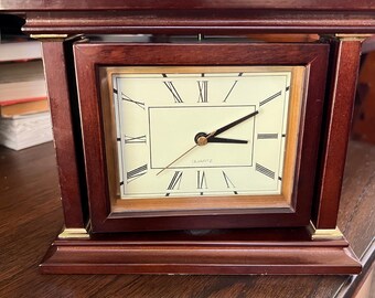 Vintage Z Quartz Taiwan Picture Frame Clock. 080 Z26