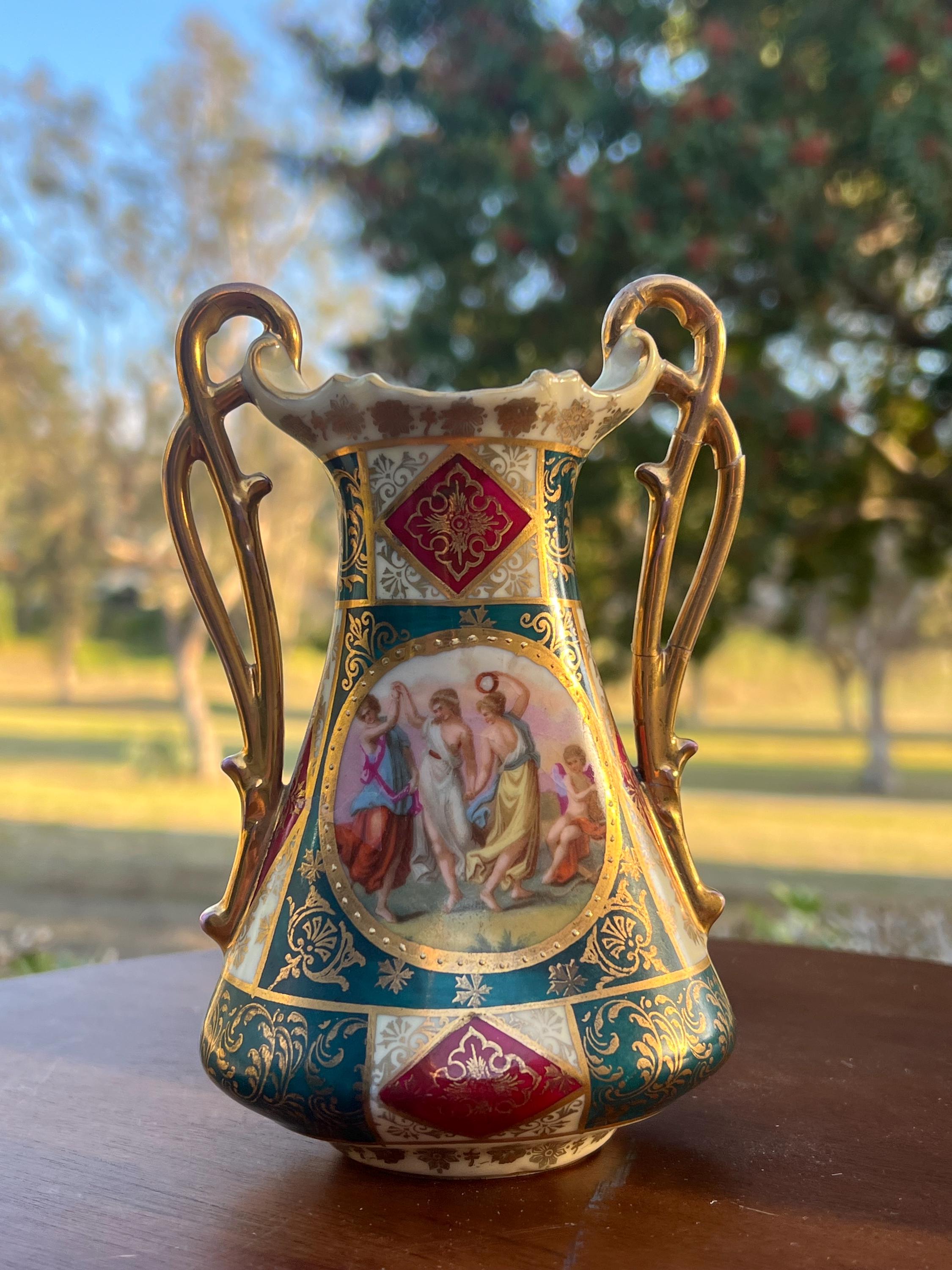 コレクション 8963 Austria taker Vienna Dav-3183 Antique Royal Vienna Austria Vase/urn. Women Dancing and Querubin