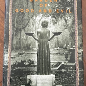 Midnight in the Garden of Good and Evil-- Vintage 1994 Hardcover Book by John Berendt