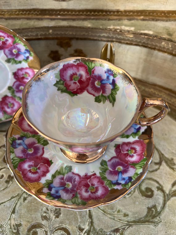 紅茶様お取引中⭐3262⭐❣️大人可愛い華やかアクセ❣️オリジナル✴インド刺繍 Antique Royal Sealy Fine China Pansies and Gild. Made in Japan